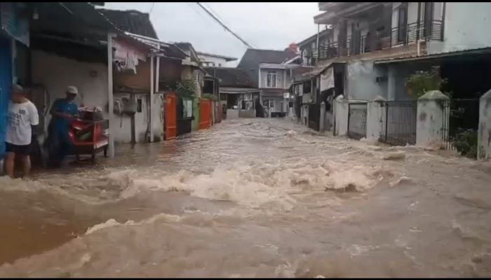 Hujan Deras Picu Insiden Orang Hanyut di Bandar Lampung, Anak 10 Tahun Masih Dicari