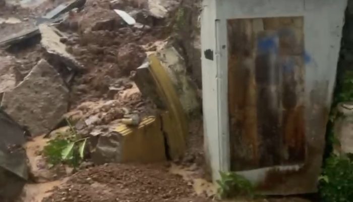 Tembok Pagar Rumah di Kemiling Bandar Lampung Ambruk Usai Diguyur Hujan Deras