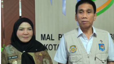 Walikota Bandar Lampung Eva Dwiana saat mendapingi Wamendagri kunjungan ke mal pelayanan publik satu atap, Jumat 10/2/2026 - foto warta saburai