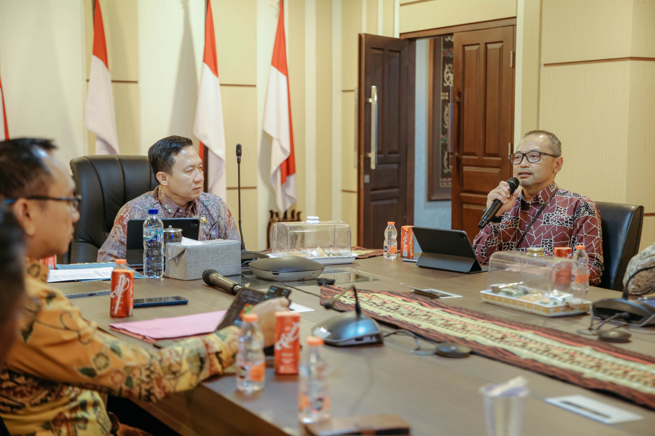 Rapat dipimpin oleh Sekretaris Daerah Provinsi Lampung, Marindo Kurniawan dihadiri Bank Indonesia, OJK dan Bank Lampung- ist