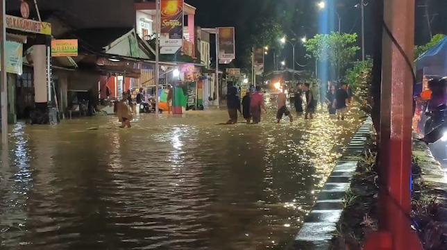 Foto Bajir di Bandar Lampung Selasa, 14 April 2026 malam