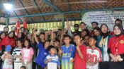 — Sebanyak 18 anak berusia 5 hingga 10 tahun tampak antusias mengikuti serangkaian kegiatan edukatif di tepi sungai kawasan Mat Peci, Pancoran, Jakarta Selatan, Minggu (10/5/2026).